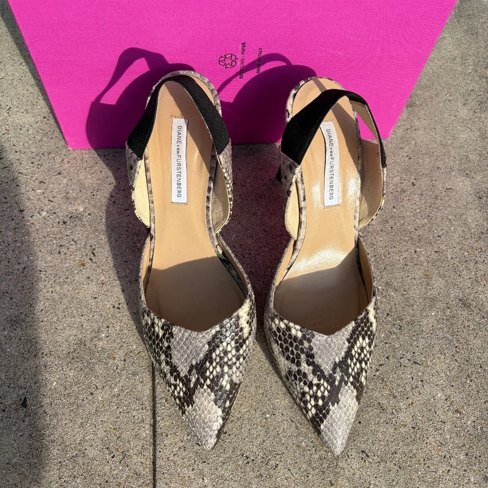 Diane Von Furstenberg Blaire Heels python print gray 8M